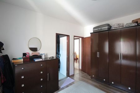 Casa à venda com 411m², 3 quartos e 3 vagasSuite