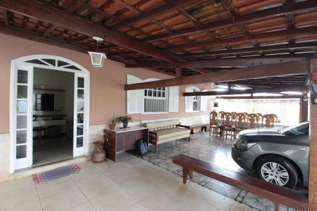 Casa à venda com 411m², 3 quartos e 3 vagasGaragem