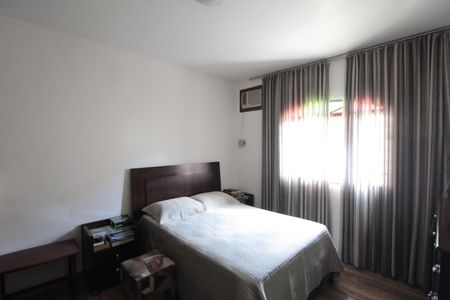 Casa à venda com 411m², 3 quartos e 3 vagasSuite