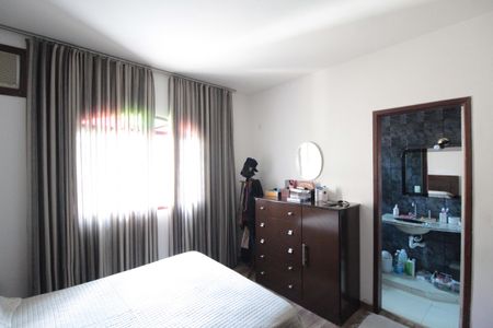 Casa à venda com 411m², 3 quartos e 3 vagasSuite