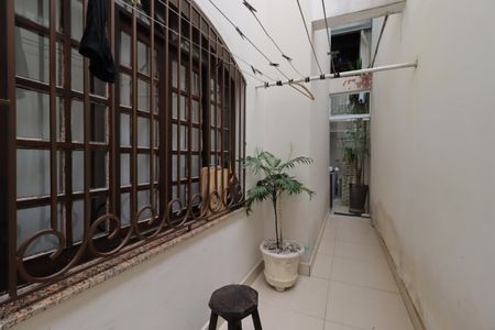 Casa à venda com 239m², 3 quartos e 5 vagasCorredor externo