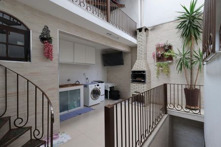 Casa à venda com 239m², 3 quartos e 5 vagasÁrea de Serviço