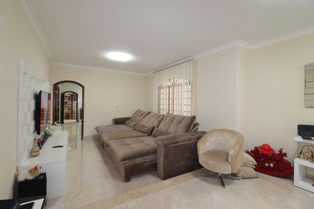 Casa à venda com 239m², 3 quartos e 5 vagasSala