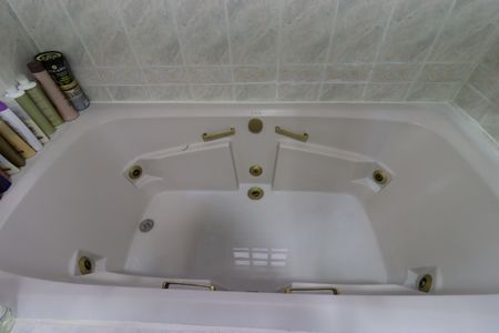 Casa à venda com 239m², 3 quartos e 5 vagasBanheiro da Suíte - Banheira