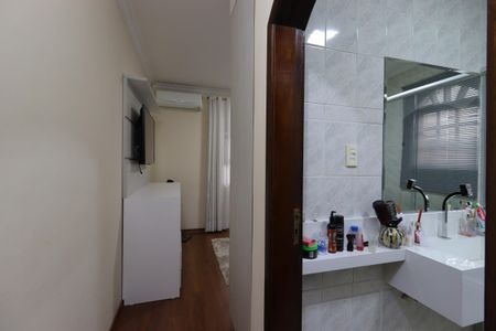 Casa à venda com 239m², 3 quartos e 5 vagasSuíte