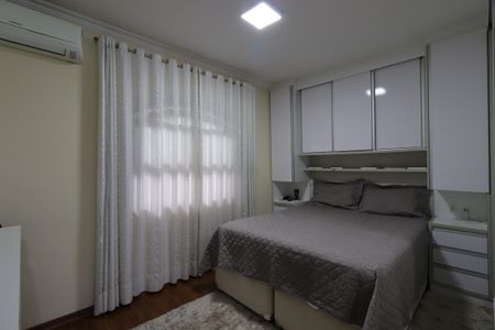 Casa à venda com 239m², 3 quartos e 5 vagasSuíte