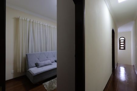 Casa à venda com 239m², 3 quartos e 5 vagasCorredor piso superior