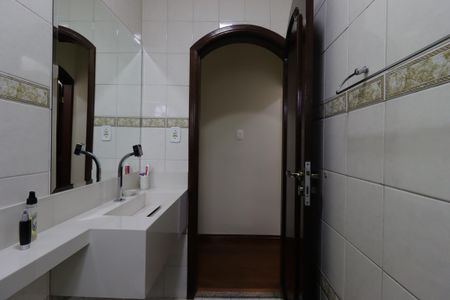 Casa à venda com 239m², 3 quartos e 5 vagasBanheiro Social