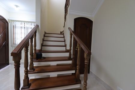 Casa à venda com 239m², 3 quartos e 5 vagasEscada