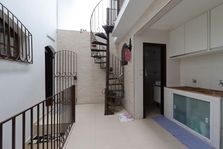 Casa à venda com 239m², 3 quartos e 5 vagasÁrea de Serviço