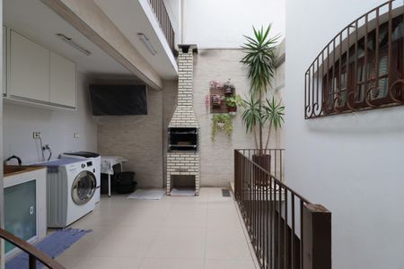 Casa à venda com 239m², 3 quartos e 5 vagasÁrea de Serviço