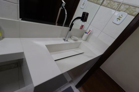 Casa à venda com 239m², 3 quartos e 5 vagasBanheiro Social - Pia