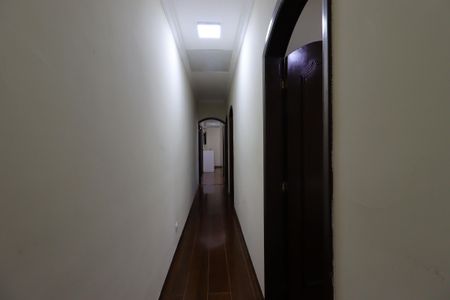 Casa à venda com 239m², 3 quartos e 5 vagasCorredor piso superior