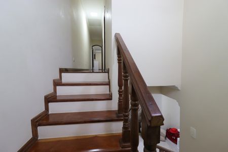 Casa à venda com 239m², 3 quartos e 5 vagasEscada