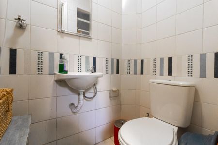 Casa à venda com 140m², 2 quartos e 1 vaga Casa à venda com 140m², 2 quartos e 1 vagaBanheiro de Serviço