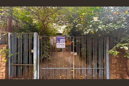 Casa à venda com 140m², 2 quartos e 1 vaga Casa à venda com 140m², 2 quartos e 1 vagaFachada