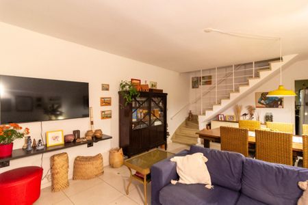 Casa à venda com 140m², 2 quartos e 1 vaga Casa à venda com 140m², 2 quartos e 1 vagaSala de Estar