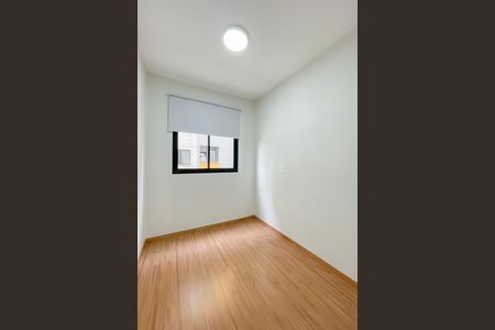 Quarto 2 de apartamento para alugar com 2 quartos, 36m² em Metalúrgicos, Osasco