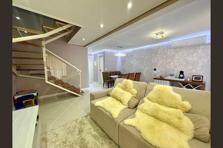 Casa de condomínio à venda com 95m², 3 quartos e 2 vagas Casa de condomínio à venda com 95m², 3 quartos e 2 vagasSala