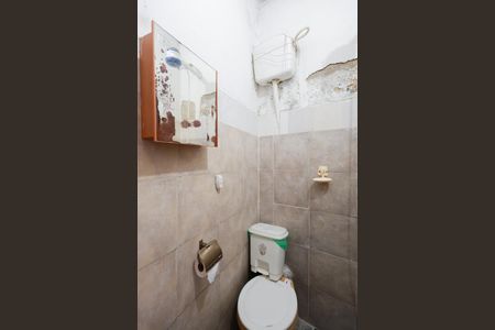 Casa à venda com 200m², 4 quartos e 2 vagasCasa 2 - Banheiro da edícula