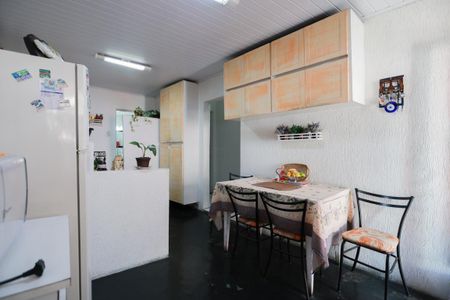 Casa à venda com 200m², 4 quartos e 2 vagasCasa 1 - Cozinha