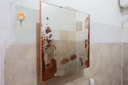 Casa à venda com 200m², 4 quartos e 2 vagasCasa 2 - Banheiro da edícula