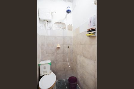 Casa à venda com 200m², 4 quartos e 2 vagasCasa 2 - Banheiro da edícula