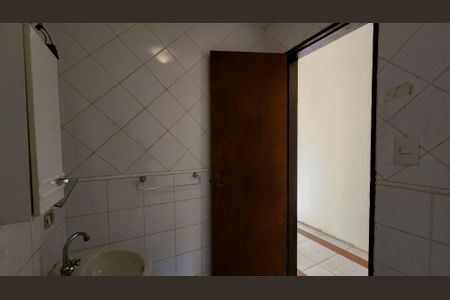 Casa de condomínio para alugar com 415m², 4 quartos e 4 vagasBanheiro da Suíte 3