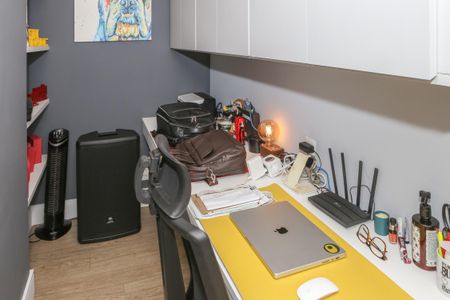 Apartamento à venda com 145m², 2 quartos e 3 vagas Apartamento à venda com 145m², 2 quartos e 3 vagasEscritório