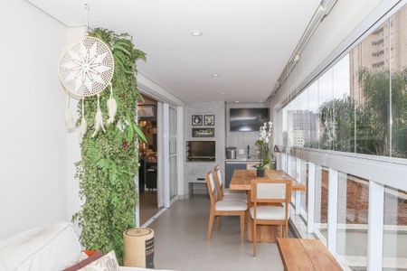 Apartamento à venda com 145m², 2 quartos e 3 vagas Apartamento à venda com 145m², 2 quartos e 3 vagasVaranda Gourmet