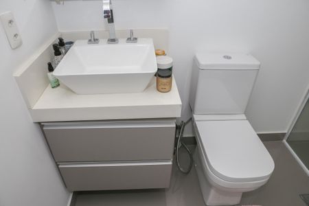 Apartamento à venda com 145m², 2 quartos e 3 vagas Apartamento à venda com 145m², 2 quartos e 3 vagasBanheiro da Suíte 2