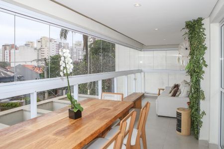 Apartamento à venda com 145m², 2 quartos e 3 vagas Apartamento à venda com 145m², 2 quartos e 3 vagasVaranda Gourmet