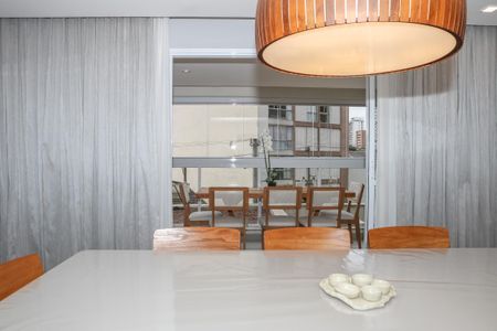 Apartamento à venda com 145m², 2 quartos e 3 vagas Apartamento à venda com 145m², 2 quartos e 3 vagasSala