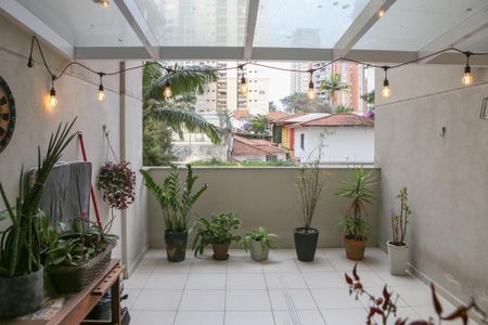 Apartamento à venda com 145m², 2 quartos e 3 vagas Apartamento à venda com 145m², 2 quartos e 3 vagasVista da Área de Serviço