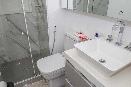 Apartamento à venda com 145m², 2 quartos e 3 vagas Apartamento à venda com 145m², 2 quartos e 3 vagasBanheiro 2 da Suíte 1