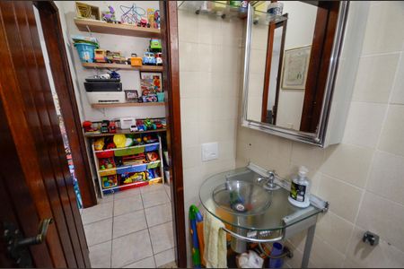 Apartamento à venda com 61m², 2 quartos e 1 vagaBanheiro Social