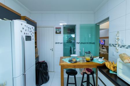 Casa de condomínio para alugar com 250m², 4 quartos e 4 vagasCozinha