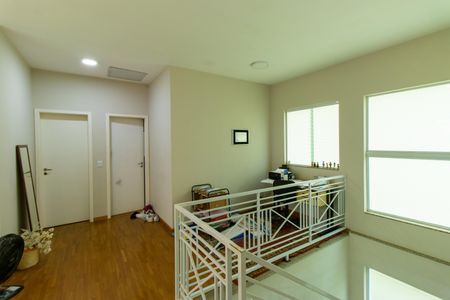 Casa de condomínio para alugar com 250m², 4 quartos e 4 vagasCorredor