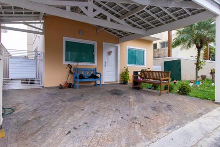 Casa de condomínio para alugar com 250m², 4 quartos e 4 vagasFachada