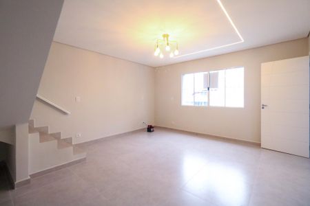 Casa à venda com 140m², 3 quartos e 2 vagas Casa à venda com 140m², 3 quartos e 2 vagasSala