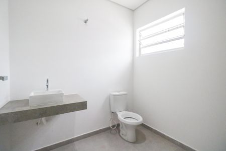 Casa à venda com 140m², 3 quartos e 2 vagas Casa à venda com 140m², 3 quartos e 2 vagasBanheiro