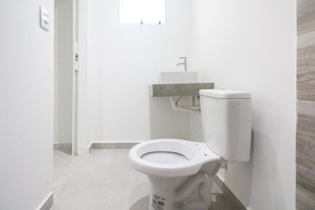 Casa à venda com 140m², 3 quartos e 2 vagas Casa à venda com 140m², 3 quartos e 2 vagasBanheiro da Suíte