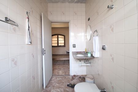 Casa à venda com 200m², 4 quartos e 4 vagasBanheiro da Suíte 2