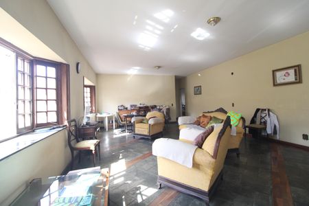 Casa à venda com 200m², 4 quartos e 4 vagasSala