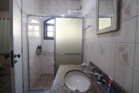 Casa à venda com 200m², 4 quartos e 4 vagasBanheiro da Suíte 1
