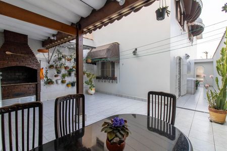 Casa à venda com 200m², 3 quartos e 4 vagas Casa à venda com 200m², 3 quartos e 4 vagasÁrea Externa