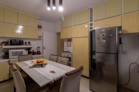 Casa à venda com 200m², 3 quartos e 4 vagas Casa à venda com 200m², 3 quartos e 4 vagasCozinha