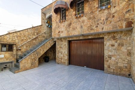 Casa à venda com 200m², 3 quartos e 4 vagas Casa à venda com 200m², 3 quartos e 4 vagasGaragem