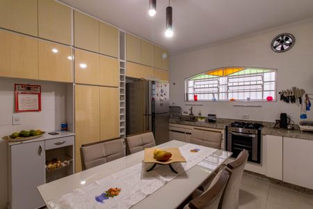 Casa à venda com 200m², 3 quartos e 4 vagas Casa à venda com 200m², 3 quartos e 4 vagasCozinha