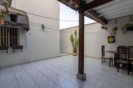Casa à venda com 200m², 3 quartos e 4 vagas Casa à venda com 200m², 3 quartos e 4 vagasÁrea Externa
